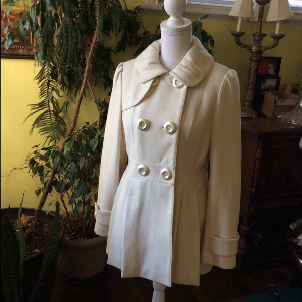Adorable Guess Cream Wool Short Coat size M